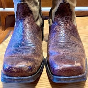 Men’s Ariat Boots.